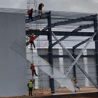 Why use color steel plate on the roof of steel structure workshop?