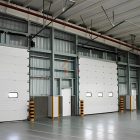 The steel workshop uses the lifting door to prevent wind and reduce noise The steel workshop uses the lifting door to prevent wind and reduce noise