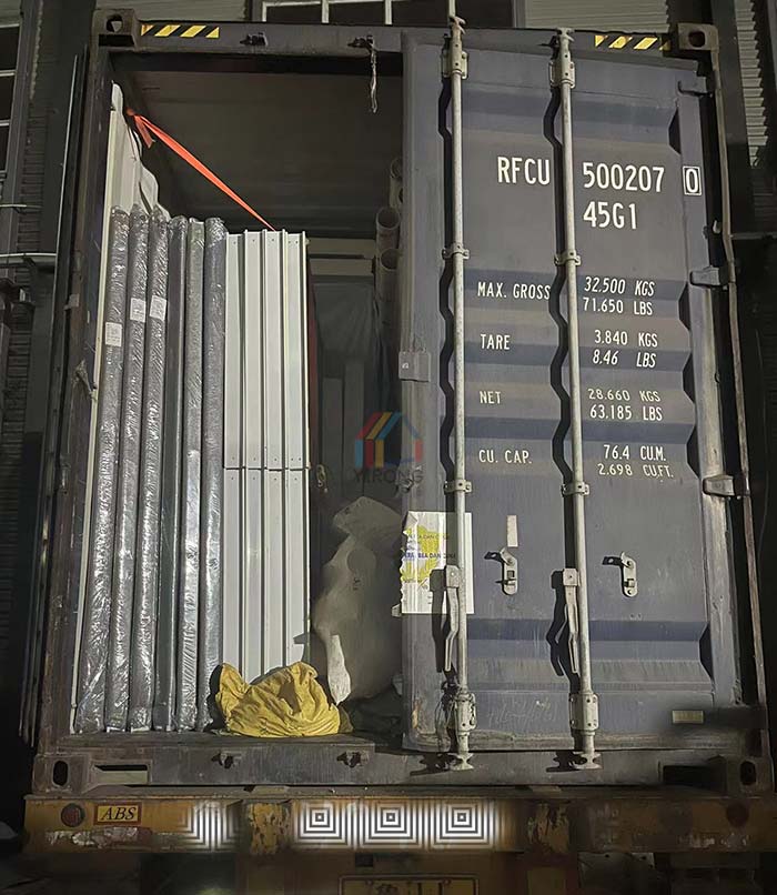 polyurethane sandwich panel shipped