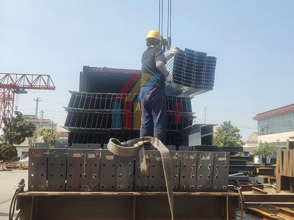 warehouse steel structure shipment
